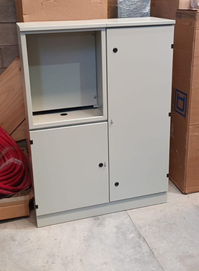 Gabinete M-10 metálico, disponible también en acero inoxidable